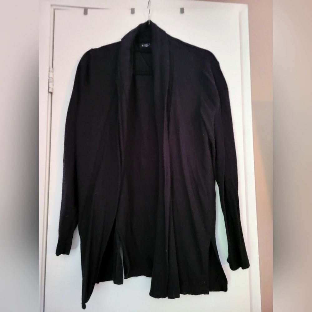Forever 21 men's open front cardigan size Medium in black